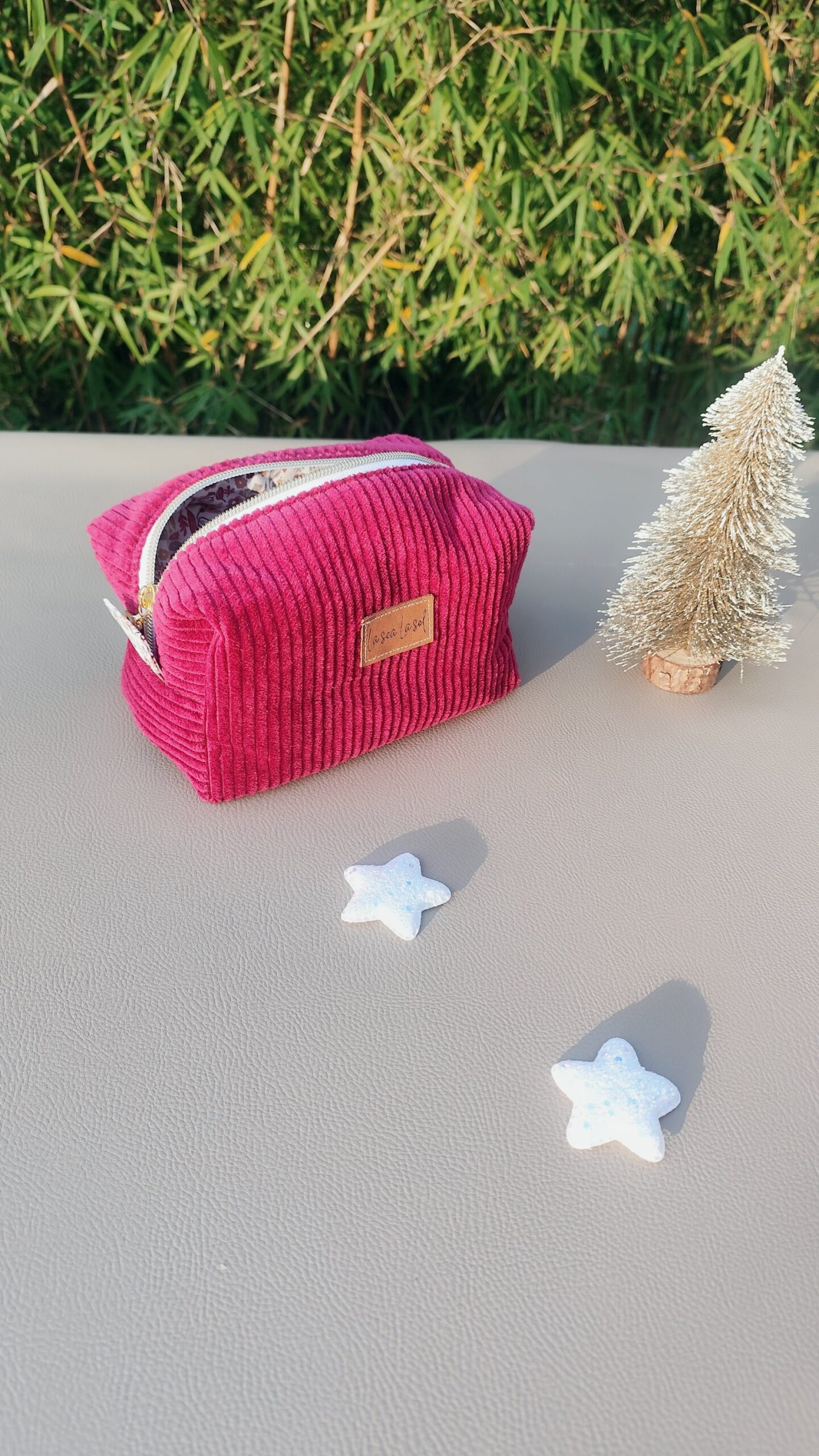 Trousse à maquillage velours framboise, intérieur fleuri