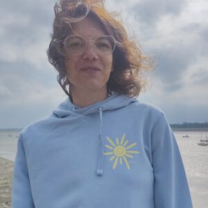 Sweat à capuche avec poche bleu ciel IDEAL_ infirmière en tournée